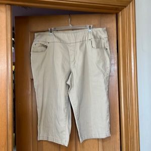 Light Tan stretch Capri’s